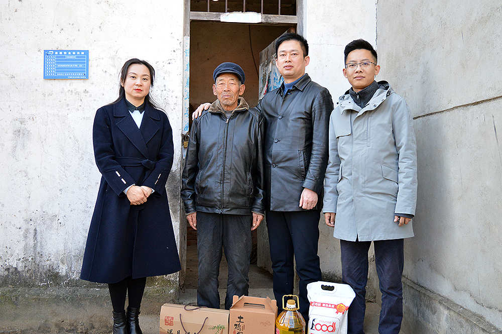 信陽拍賣春節(jié)慰問